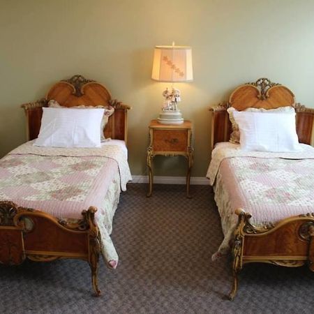 Honeycomb Bed & Breakfast Onanole Exterior foto